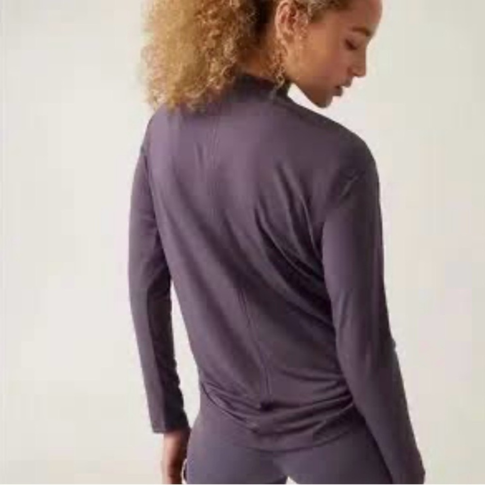 NWOT Athleta Gray Crossover Ruched Top - Picture 3 of 14